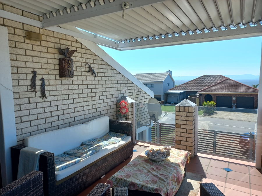 To Let 3 Bedroom Property for Rent in Wavecrest Eastern Cape